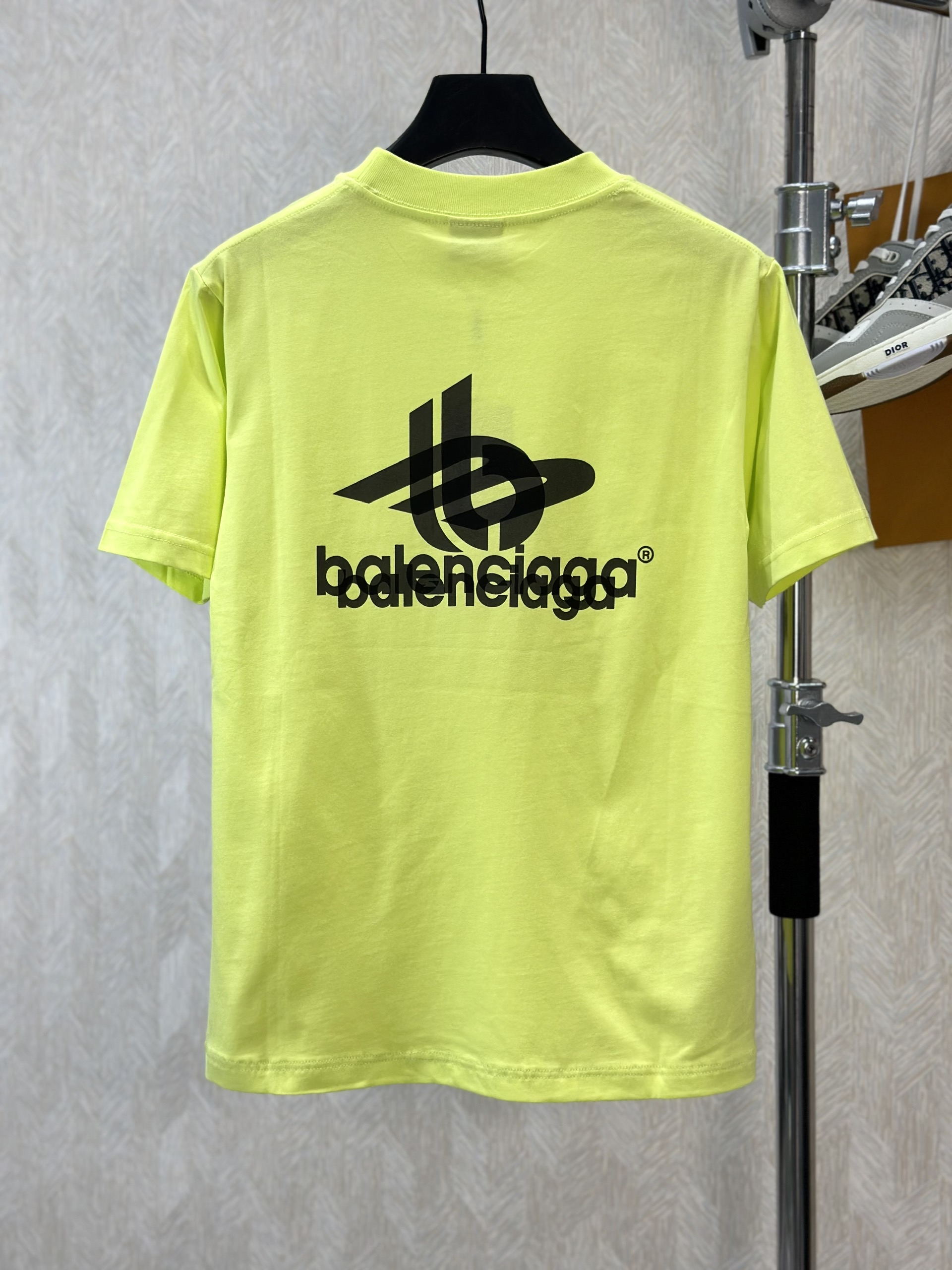 Áo phông T-shirt Balenciaga B Xanh nõn chuối họa tiết chữ lồng Đen Like Auth on web VTN
